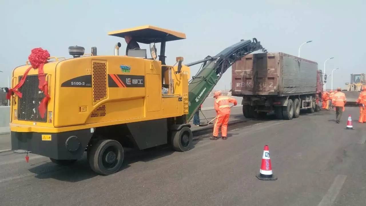 柳工路面机械 以创新驱动，铺就坦途的工程利器